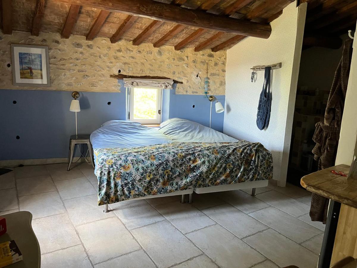 Mas Lou Parpaioun Bed & Breakfast Crestet Екстериор снимка